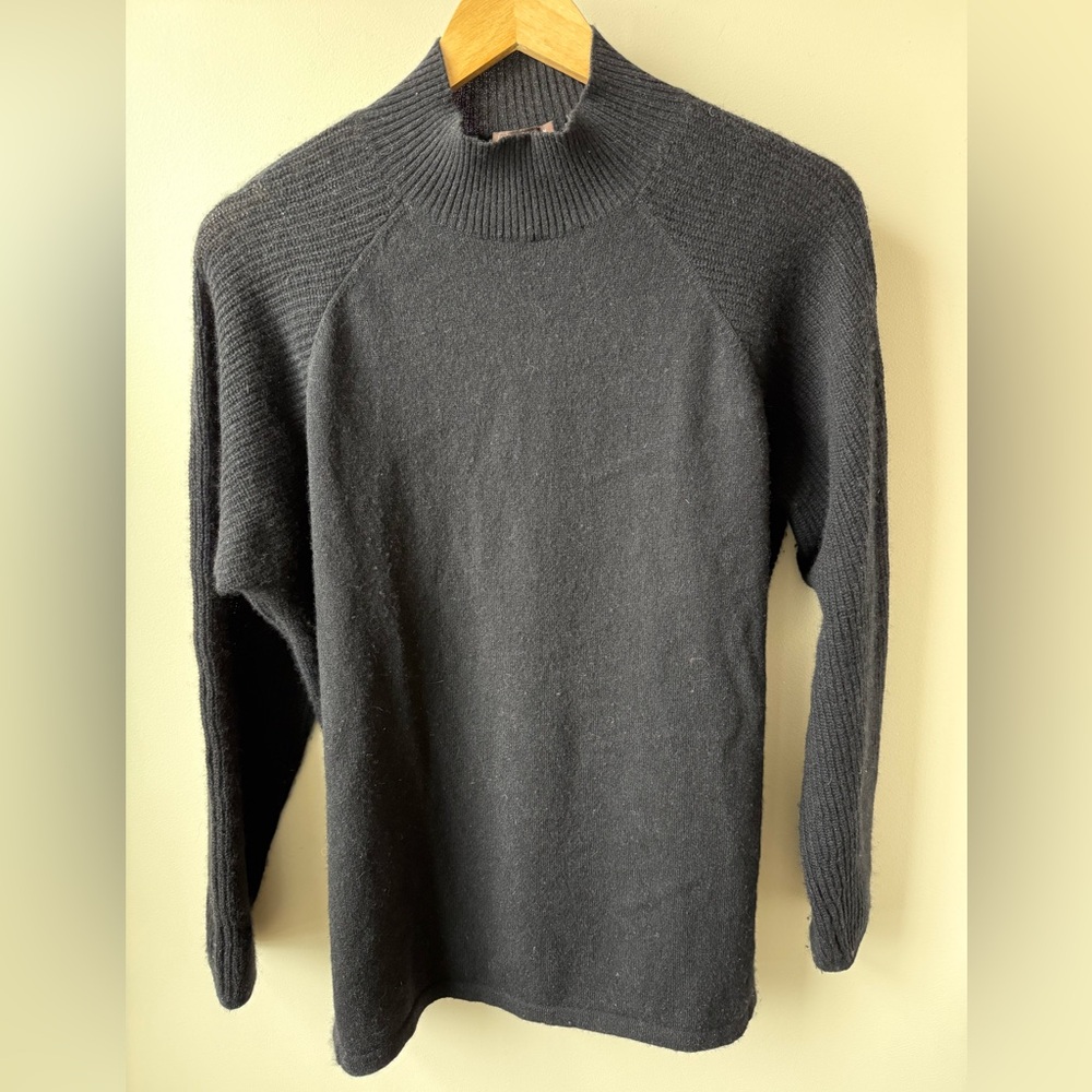 J MCLAUGHLIN Cashmere Black Raglan Sweater‎ Mockneck Quiet Luxury Minimalist M